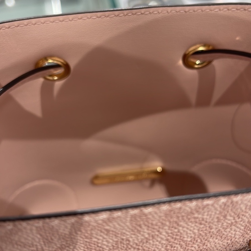 MICHAEL KORS 35F2GM9M1B MERCER SMALL BUCKET DRAWSTRING CROSSBODY
Dk Powder Blush - Picture 8 of 16